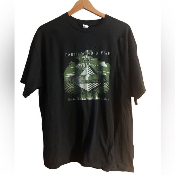Alstyle Vintage Earth Wind & Fire TShirt Black With Picture From Greatest Hits - Picture 1 of 4